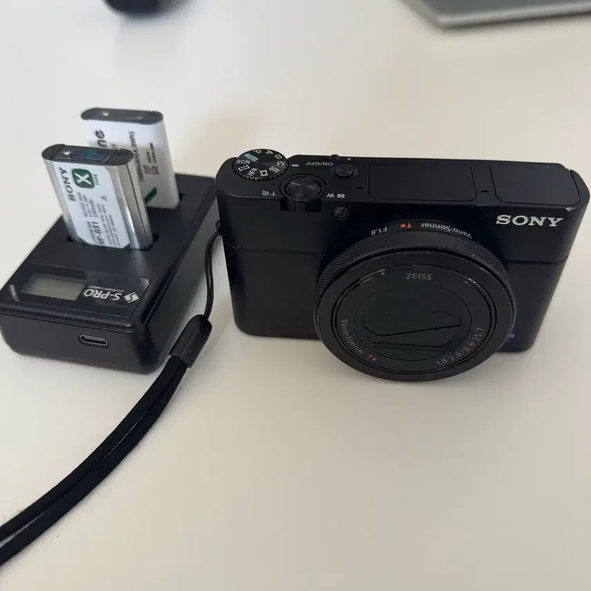소니 SONY RX100m5 미러리스 카메라 판매합니다