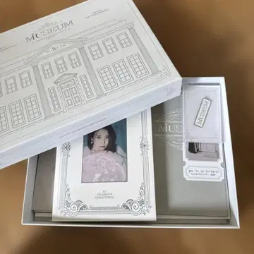 IU 시그니처 2023