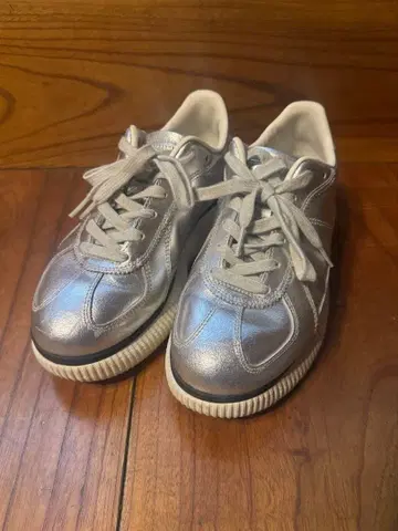 오니츠카타이거 스니커즈 실버