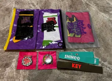 KEYLAND 굿즈 + SHINee 네임택 묶음 판매