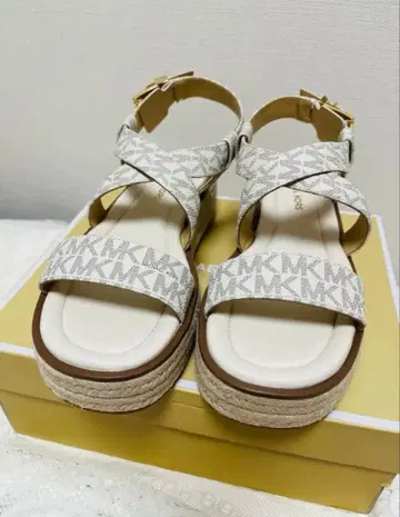 새상품 Michael Kors MK 로고 샌들
