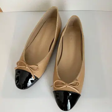STORYNINE 에나멜 절개 발레 슈즈