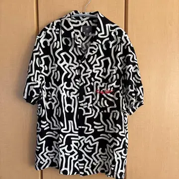 H&M 키스 해링 올 패턴 반팔 셔츠 블랙 화이트 M