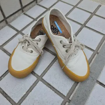 VANS 오센틱sf 화이트/베이지 스니커즈 22.5cm