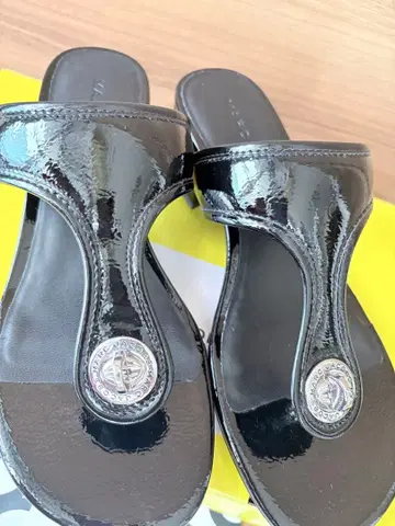 새상품 Marc Jacobs 마크제이콥스 패턴트 레더 샌들 23.5