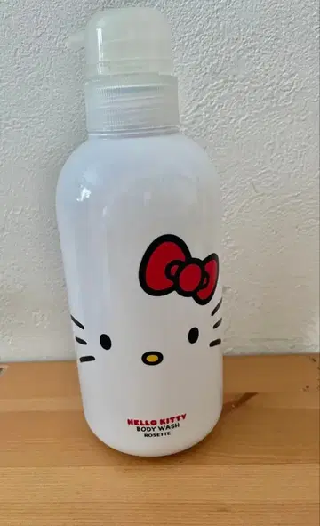 미사용 헬로키티 일본 한정판 바디 워시 로제트