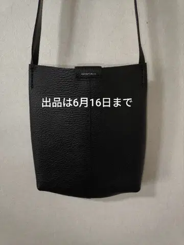 Hender Scheme piano shoulder
