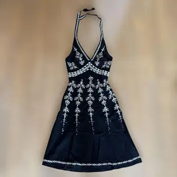 가격 인하! BCBG MAXAZRIA 홀터넥 자수 드레스 블랙