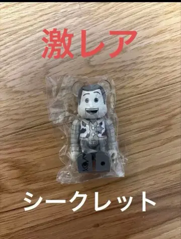 베어브릭 토이 스토리 우디 시크릿