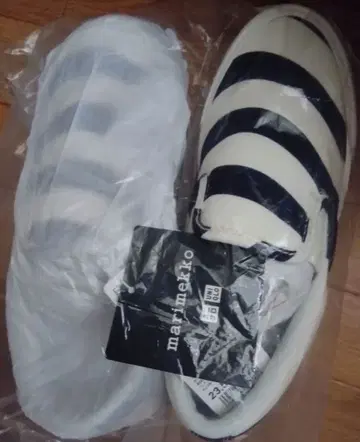 UNIQLO x Marimekko 슬립온 네이비 23.5cm