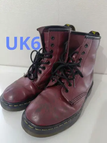 닥터마틴 8홀 체리 레드 UK6 25cm 정품