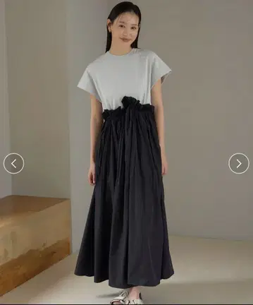 emmi atelier 컷 도킹 플리츠 원피스