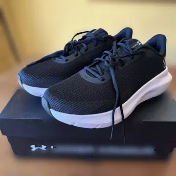 미사용 새상품 UNDER ARMOUR 26.5cm