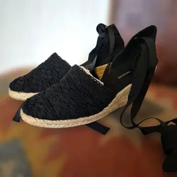 잉게보그 INGEBORG BLACK 레이스 웨지솔 23.5cm 새상품급