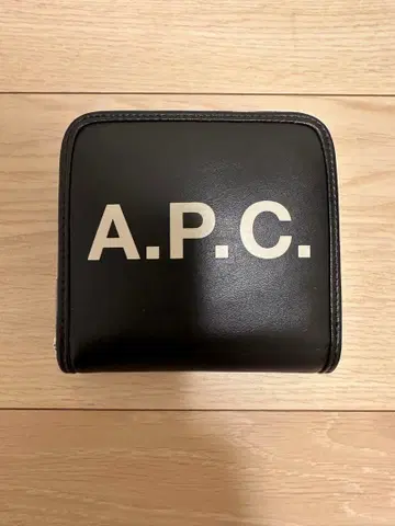 [최종 가격 인하] A.P.C. 이단 접이식 지갑 라운드 지퍼 블랙