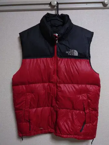 THE NORTH FACE 700필 다운 베스트 레드 블랙