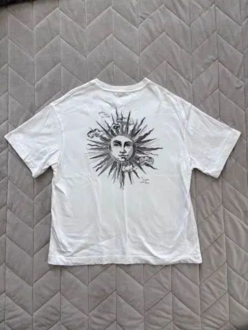 ZARA 새상품급 구하기 어려움 태양 그래픽 티셔츠