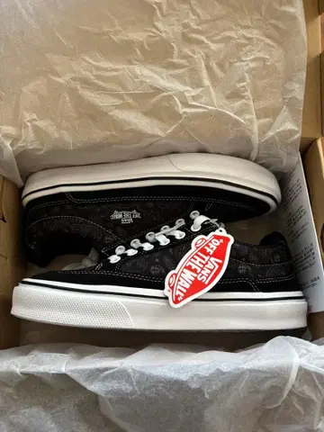 VANS 페이즐리 무늬 블랙/화이트 24.5cm