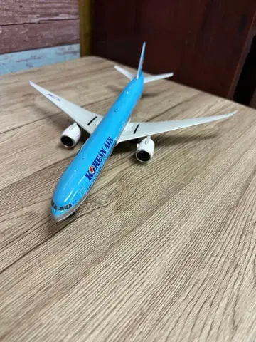 KOREAN AIR HL7784 BOEING 777 1/200
