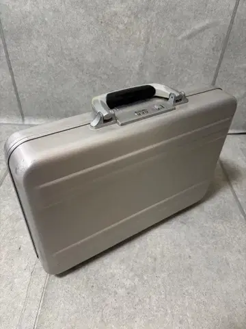 제로 할리버튼 아타셰 케이스