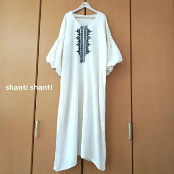 [미사용] shanti shanti 린넨 블렌드 맥시 길이 자수 원피스