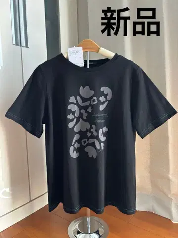 최종 세일 [ 새상품 ] Cachette 반팔 T셔츠 블랙 택 포함