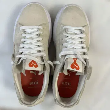 PUMA ami 콜라보 스니커즈 크림색