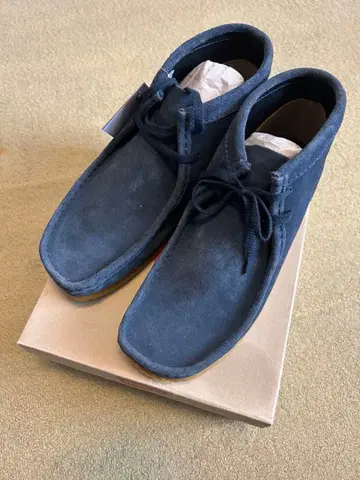 CLARKSxUNIFORMEXPERIENCE WALLABIEBOOTUK9
