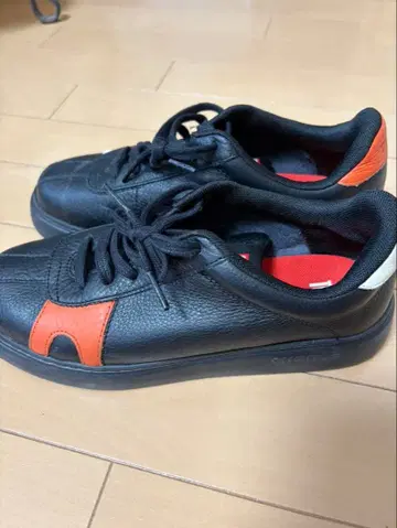 캠퍼 스니커즈 사이즈 37