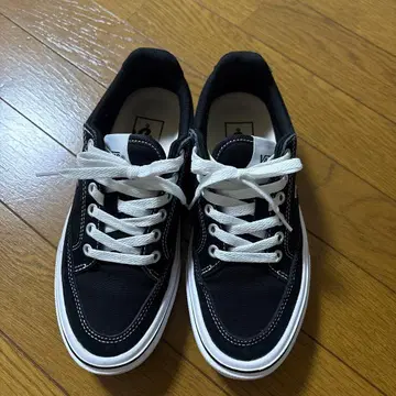 새상품급 vans 스니커즈 Black/White v3938