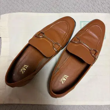 ZARA 비트 로퍼 브라운 35