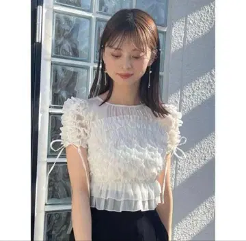 SNIDEL 랜덤 셔링 상의 화이트 one size