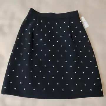 emiriawiz 비쥬 부착 세미 플레어 스커트 블랙 M