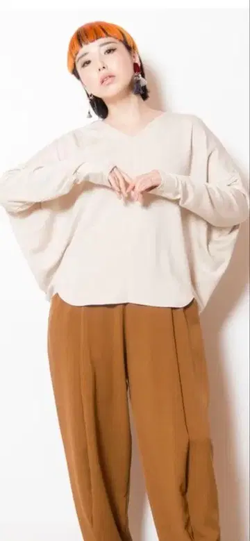 [미사용 새상품 택 포함] 오즈모시스 와이드 V넥 풀오버 베이지
