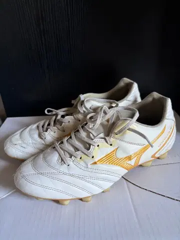 MIZUNO MONARCIDA NEO 화이트 x 골드 축구 스파이크
