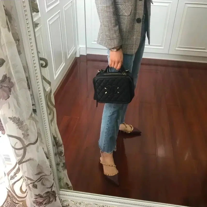 샤넬 투웨이 코스메틱 캐비어 탑핸들24번대 미듐 정품입니다 사진 3