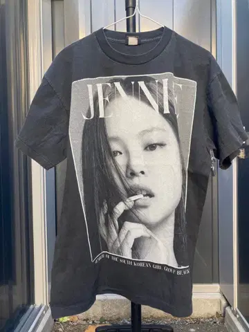 L BLACKPINK JENNIE T셔츠