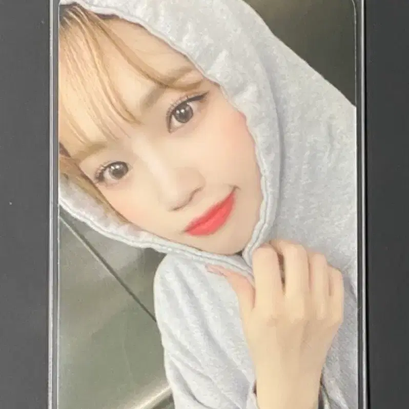 iz*one le sserafim kim chaewon Autographed photocard For sale