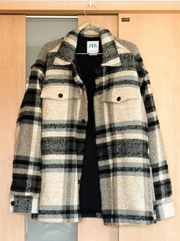 ZARA 체크 무늬 셔츠 자켓