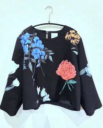 아메리빈티지 AMERI vintage 아만다 꽃무늬 상의 블랙