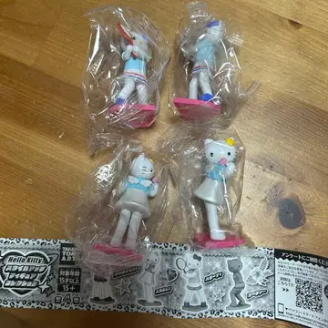 Hello Kitty 스타일업 피규어 컬렉션 4개 세트 판매
