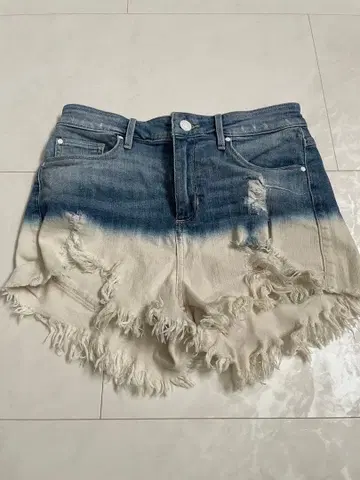 [ GUESS ] 데님 숏팬츠 데미지 가공 26