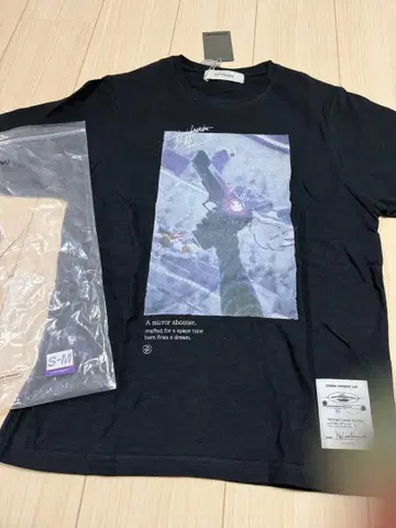 계속 한밤중이면 좋을 텐데 Mirror Shooter 티 (Black)