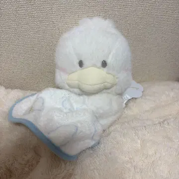 푹신한 흰 구름에서 낮잠 자는 오리 페크루 봉제 인형