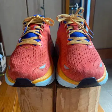 HOKA ONE ONE CRIFTON8