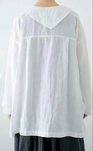 네스트로브 린넨 루즈 미디 컬러 셔츠 오프화이트