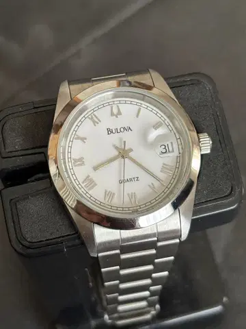 작동 BULOVA 브로바 쿼츠 손목시계