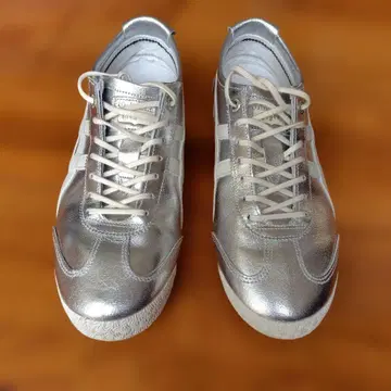 오니츠카타이거 실버 스니커즈