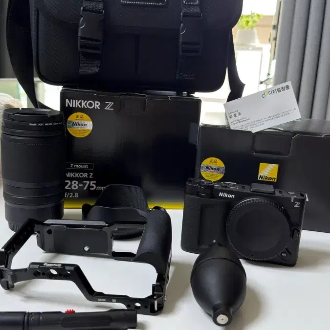 니콘 미러리스 zr + 니콘 28-75 / 2.8  신품급 풀박스 삼각대