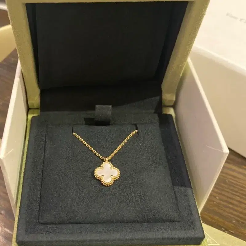반클리프 스위트 알함브라 목걸이 마더오브펄 18k 정품